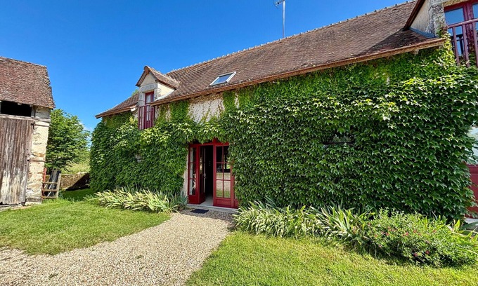 Migne Cottage | Charming renovated barn with pool and parking in Brenne