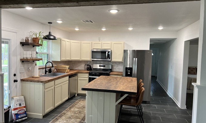 Pryor House | Charming Renovated Cottage