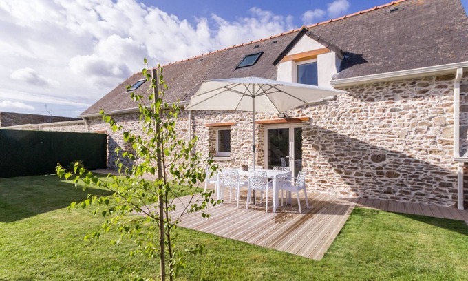 Donges Cottage | Charming Renovated Stable, Quiet Near Center, Close to Beaches, Enclosed Garden, Pet-Friendly