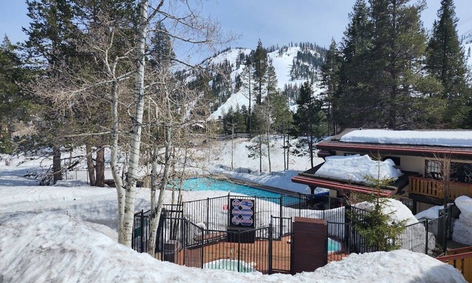 Olympic Valley Resort | Charming resort in Olympic valley, CA. walking distance to Palisades Tahoe ski