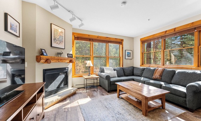 Keystone Condo | Charming Retreat in Keystone w/Private Patio & Fireplace, Close to River Run