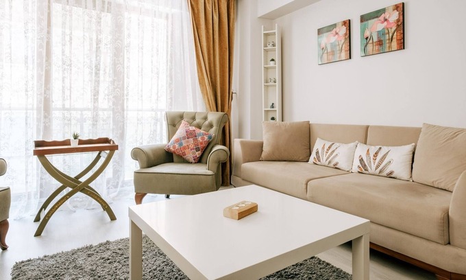 Atasehir Apartment | Charming Retreat with Stunning Views Atasehir