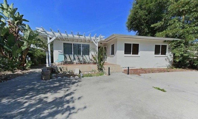 New Smyrna Beach House | Charming Riverside Bungalow-Pet Friendly