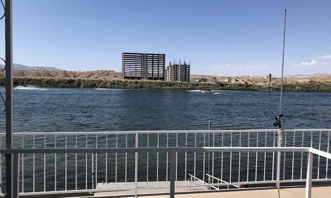 Bullhead City House | Charming Riverfront Vacation Getaway with Private Dock, Sleeps 12.