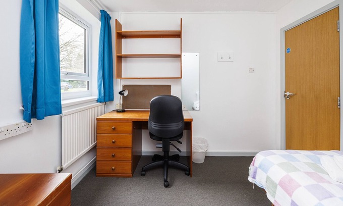Bramcote Apartment | Charming Room Near Highfields Park