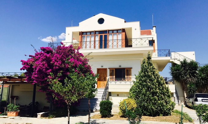 Loutraki House | Charming Sea View Loft