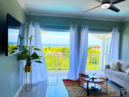 IronShore Estates House | Charming Sea View Town House Chefdriver Optional
