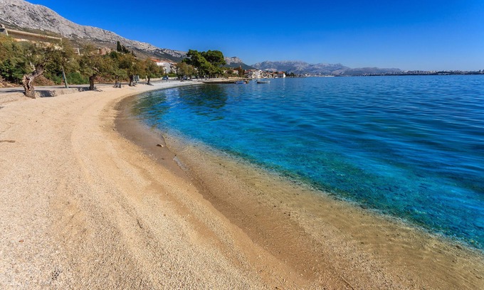 Kastel Kambelovac Apartment | Charming Seafront Apartment Yellow, steps away from the Adriatic Sea