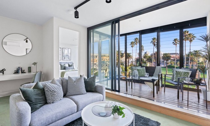 St Kilda Apartment | Charming Seaside Retreat