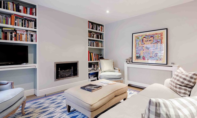 Askew Apartment | Charming Shepherds Bush Apartment