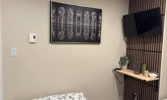 Terra Nova Apartment | Charming small studio in adorable St. John's WiFi access, 2 twin beds, full bath