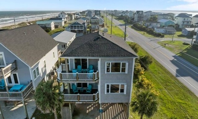 North Topsail Beach House | Charming & Spacious Home – Ocean Views, Family-Friendly, and Steps to the Beach