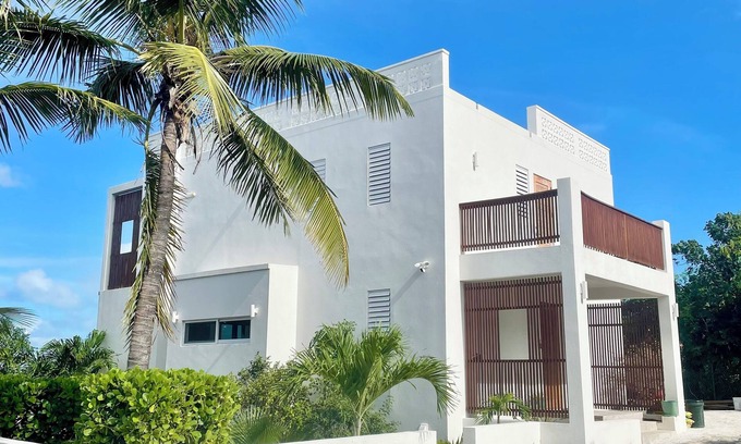 Providenciales Villa | Charming spacious 2-bedroom villa with AC, pool, ocean views in Providenciales