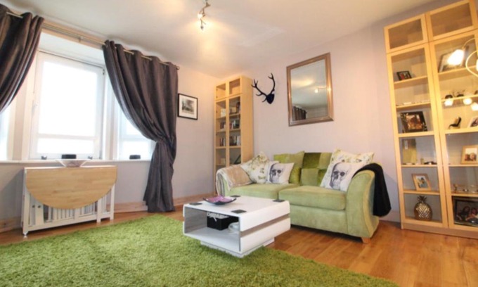 Restalrig Apartment | Charming, Spacious 1BR Flat for 4 in Edinburgh