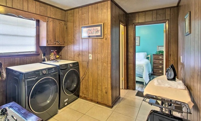 Waycross House | Charming/ spacious 2536 Tebeau St Getaway; 1.2 miles down town