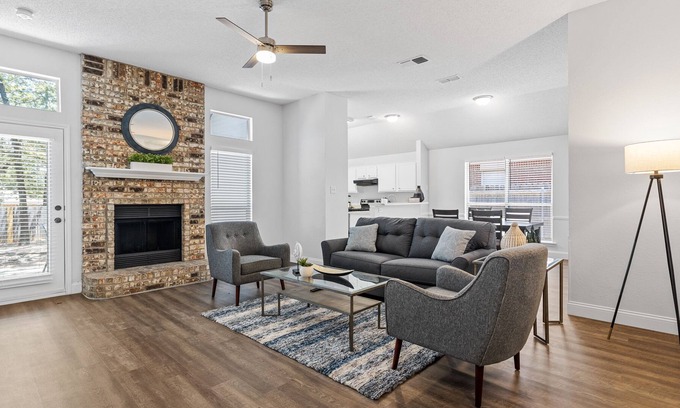 Azle House | Charming & Spacious - 3RB Home!