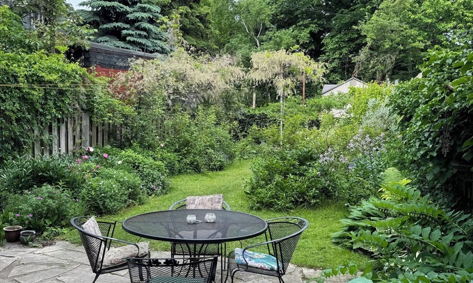 Bickford Park Apartment | Charming, spacious ground floor apartment with garden