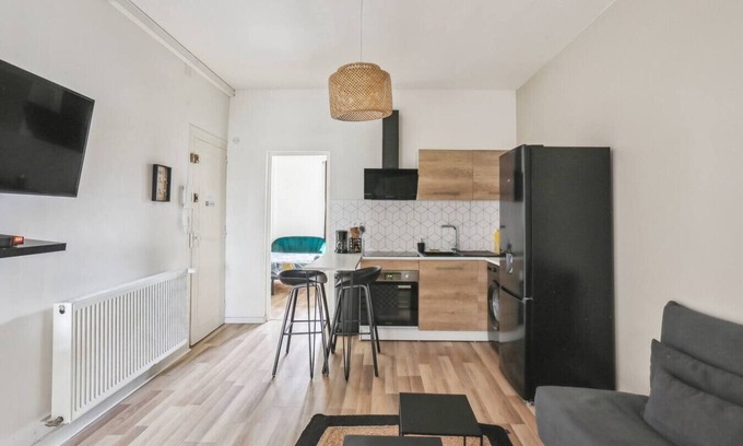 Miroir - Batignolles Apartment | Charming Spacious Renovated Appart 4 Pers