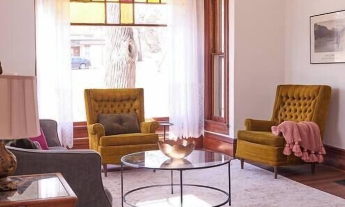 Des Moines House | Charming Spacious Victorian Home Close to Downtown