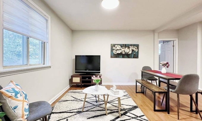 Richmond Hill House | Charming Stay In the Heart of Richmond Hill