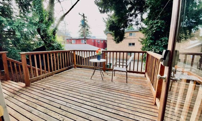 University District House | Charming Stay in Seattle’s Coveted Northeast Neighborhood