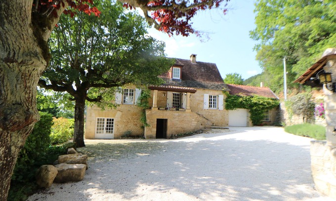 Bezenac House | Charming stone house with 12x6m private pool set in Dordogne Golden Triangle