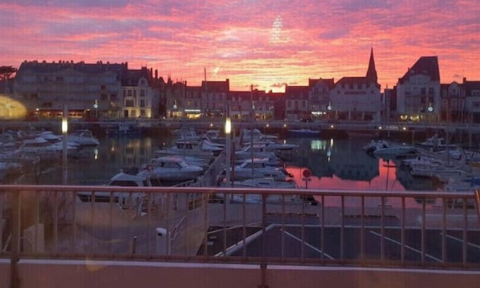 La Baule-Escoublac Apartment | Charming studio ideally located and facing the port of La Baule.