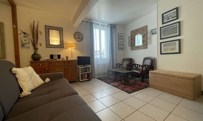 Saint-Martin-de-Re Apartment | Charming studio in Saint-Martin-de-Ré, near shops and restaurants, perfect for cyclists