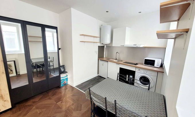 Boulogne-Centre Apartment | Charming Studio with Wifi in City Center