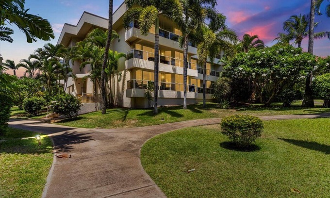 Kihei Resort | Charming Studio at Maui Banyan Resort - Walk to Beach, Pools, AC, Beach Gear