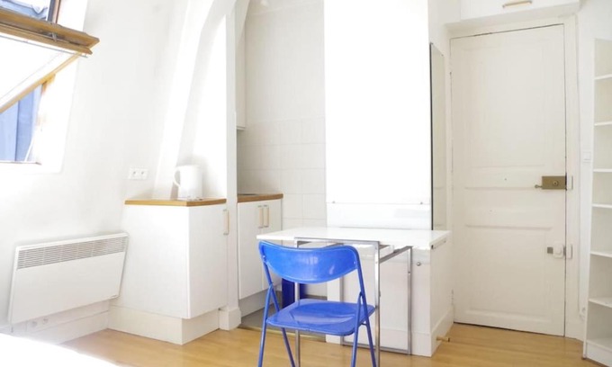Quartier de l'Ecole-Militaire Apartment | Charming studio close to the Hotel des Invalides