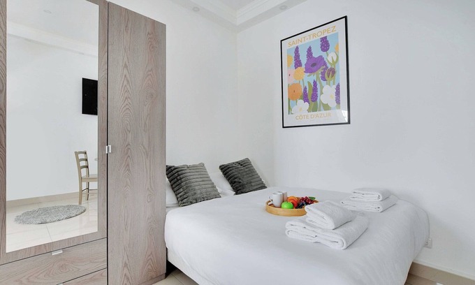 Quartier de la Roquette Apartment | Charming Studio for 2 – Near Voltaire & 11th Arr. Town Hall, Paris