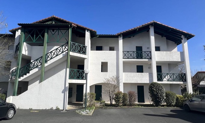 Cambo-les-Bains Apartment | Charming Studio Lilas in Cambo-les-Bains: Terrace, Parking, Pet-Friendly, Near Thermal Spa