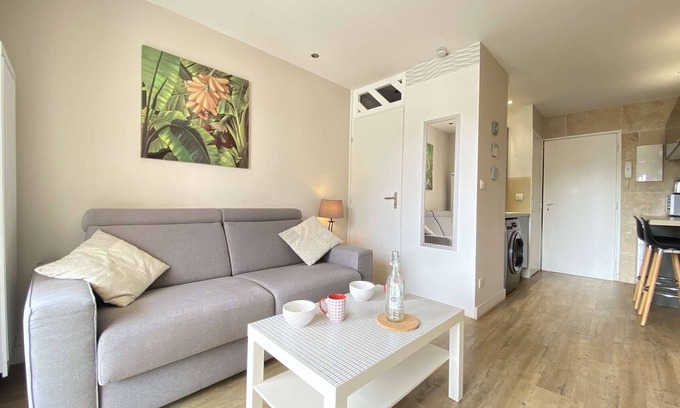 La Baule-Escoublac Apartment | Charming Studio in La Baule with Balcony, Private Parking, Near Avenue de Gaulle