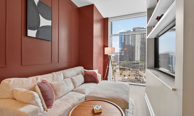 Downtown Nashville Apartment | Charming studio in lovely downtown Nashville with WiFi, AC & free parking