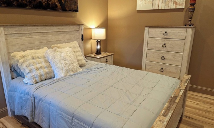 Clovis Apartment | Charming studio in quaint Clovis with AC