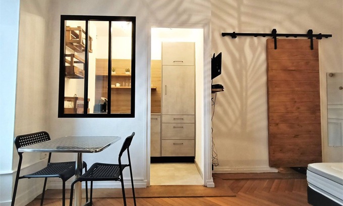 Aix-les-Bains City Center Apartment | Charming Studio Near Thermal Park: WiFi, Balcony, 2* Komfort