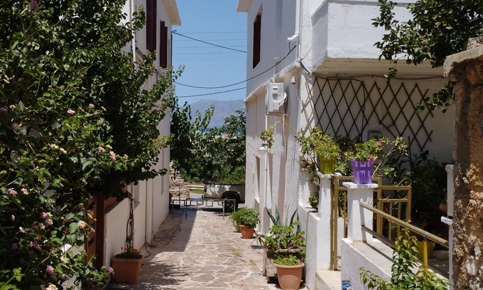 Limeniskos Apartment | Charming studio with AC, WiFi garden in delightful Kissamos.200m from the beach