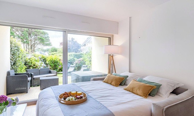Morbihan Apartment | Charming studio with garden by the sea in Carnac-Plage