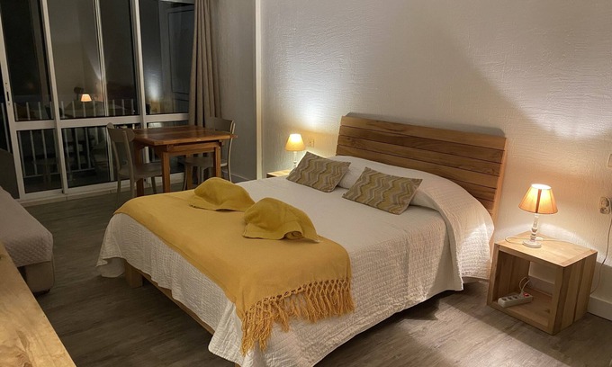 Pointe de la verdure Apartment | Charming studio with superb sea view