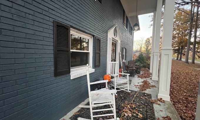 Fairlea Apartment | Charming studio with WiFi/hotub/pool in fabulous Lewisburg