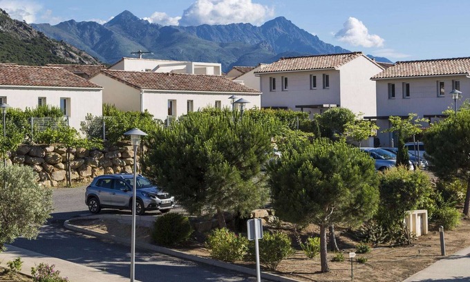 Belgodere House | Charming summer-decorated holiday home in Northern Corsica