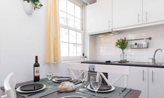 Centro / Baixa Apartment | Charming Sunny Flat | Batalha by Host Wise