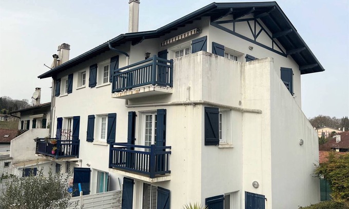 Cambo-les-Bains Apartment | Charming T1 bis with Terrace and Parking, 1km from Cambo-les-Bains Center & Thermal Baths