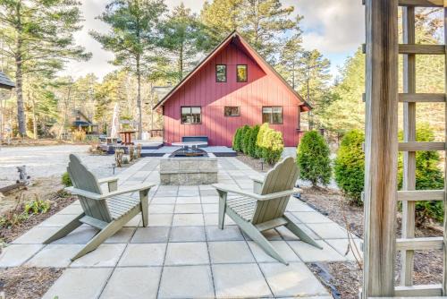 Chocorua Ski and Beach House | Charming Tamworth Cabin with Grill and Fireplace