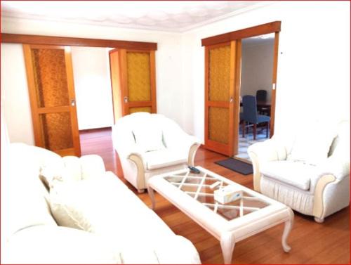 Werribee House | Charming Three-Bedroom Holiday Home Near Tourist Attractions