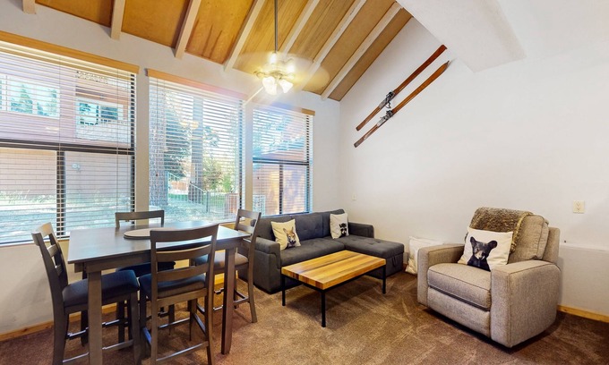 Mammoth Lakes Condo | Charming Townhome with Fireplace, Spa Access, Near Trails