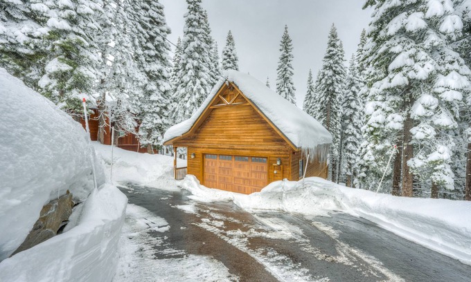 Truckee House | Charming tree-lined chalet, W/D, & game room - dog friendly