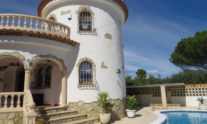 Miami Platja House | Charming villa with private pool in Miami Platja !
