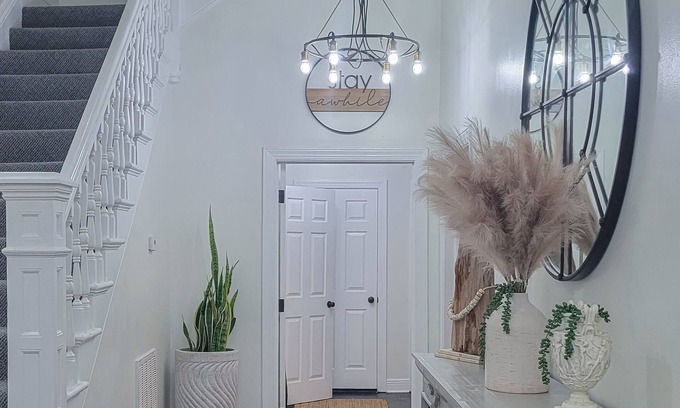 Dixon Park House | Charming Victorian home with modern comforts & steps from parks